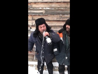 Бомжи поздравляют с Новым годом!