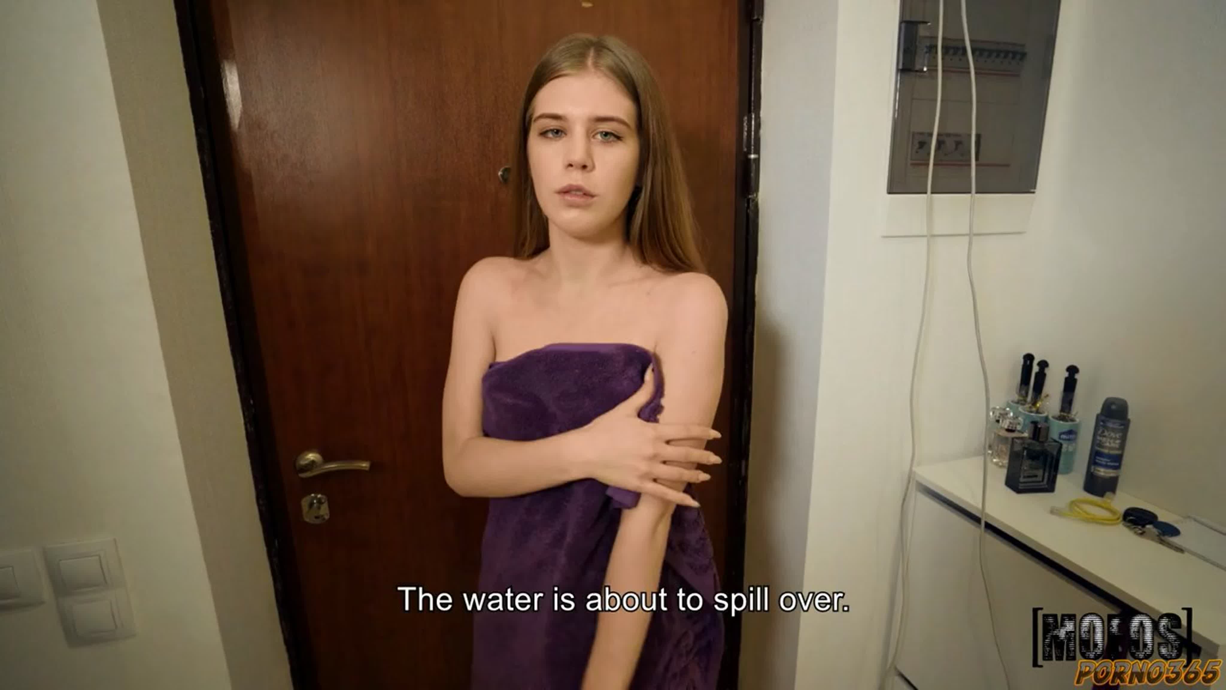 Сестра жены вышла голенькая из ванны и.. (порно, домашнее, секс