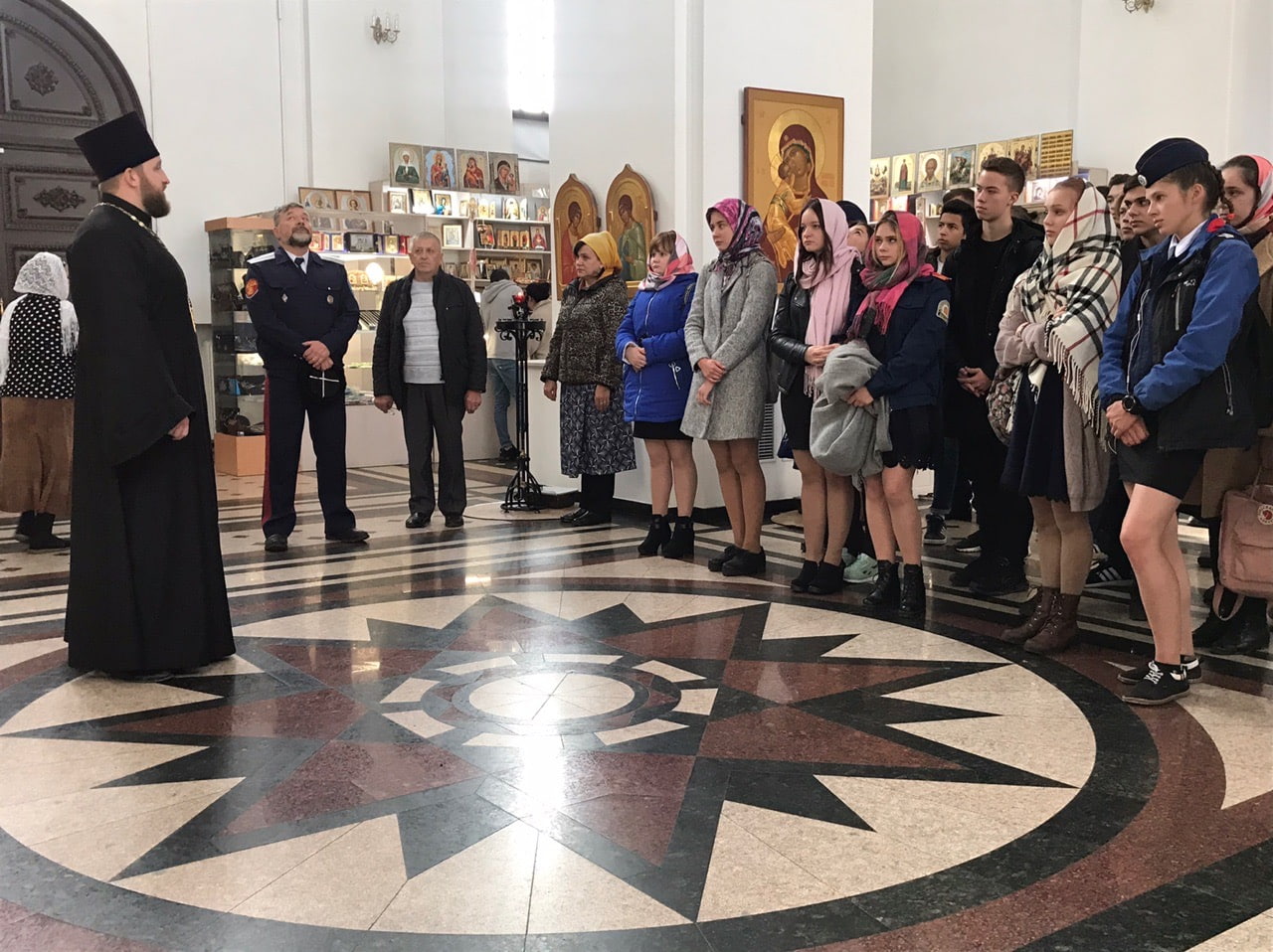 студенты ТКТИ в соборе Александра Невского