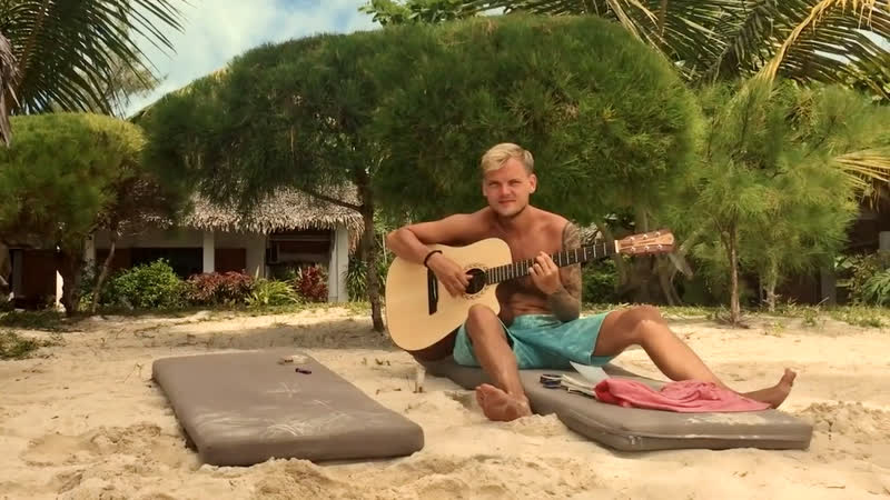 Премьера. Avicii feat. Chris Martin - Heaven (Tribute Video)