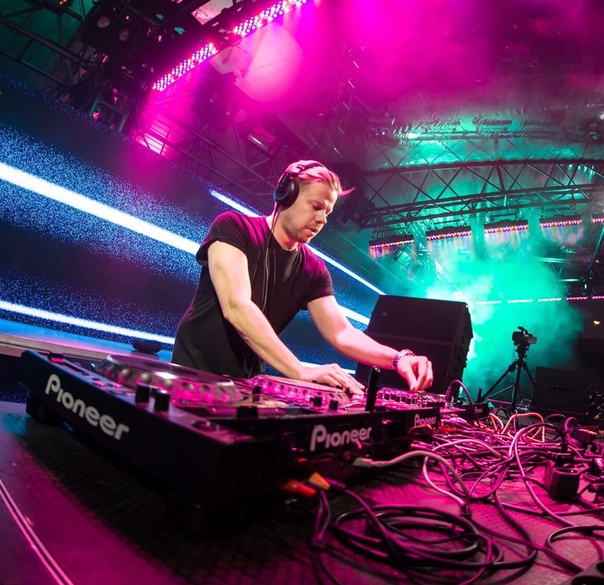 Армин ван бюрен 2009. Dj dutch. Quintino - boys with the bass. Dj dutch. Диджей лист.